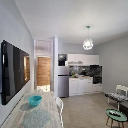 Appartement Brand New 90m From The Sea 40m2